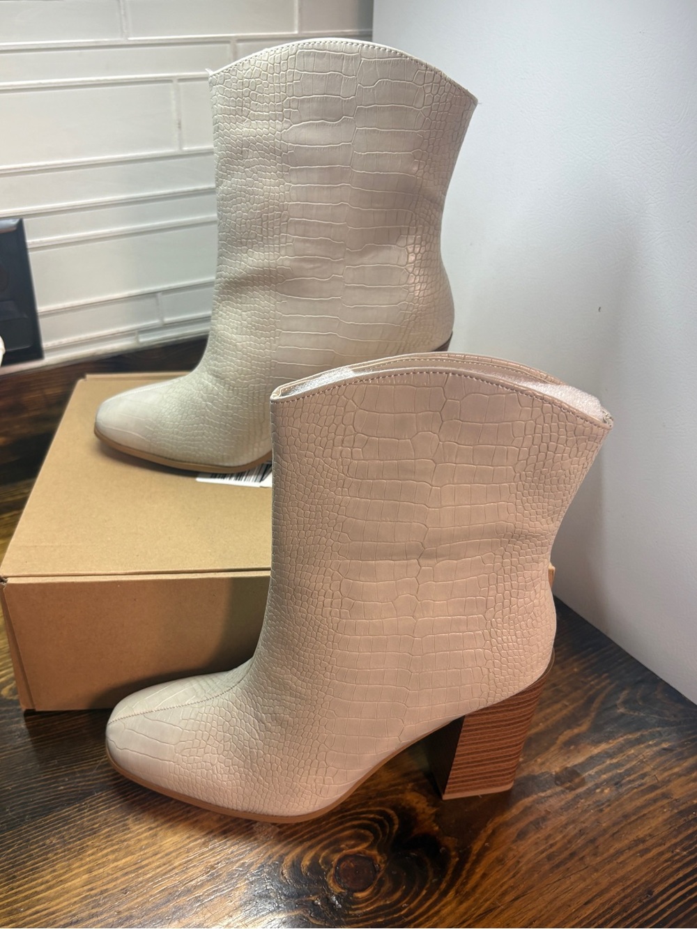Journee Gray Brekinn Croc Boots Size 10